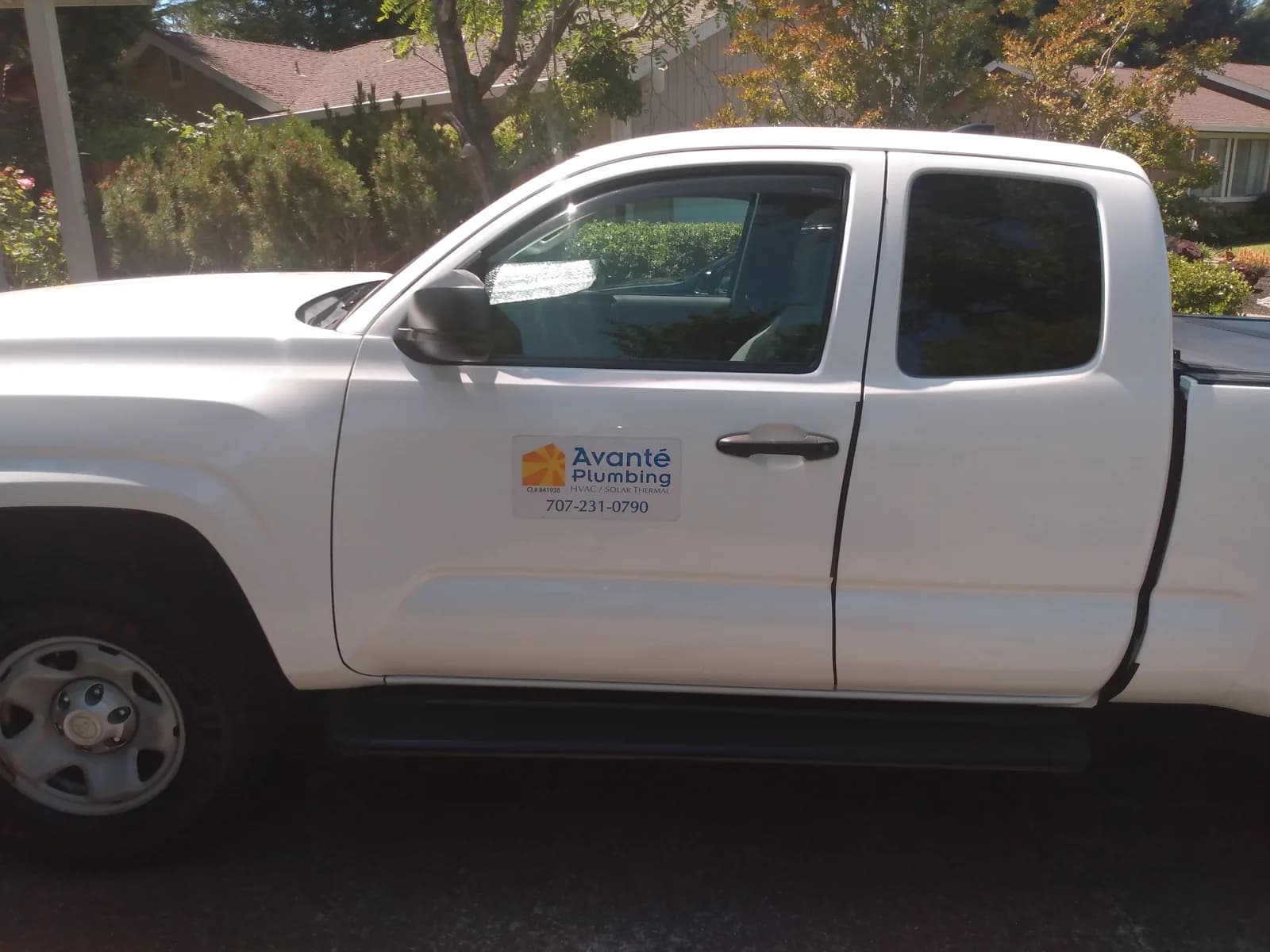 Avanté Plumbing's branded truck on a job in Sonoma County